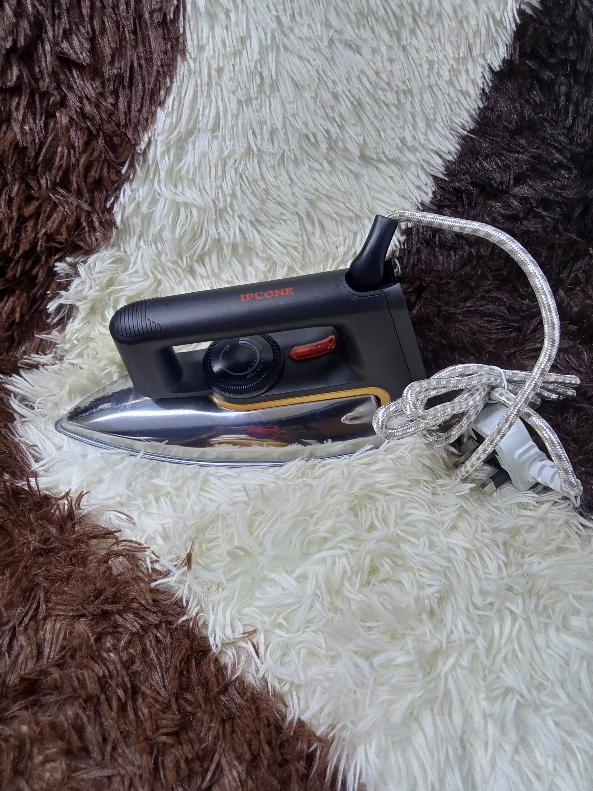 Ipcone Dry Iron – 1000W Non-Stick Soleplate - Image 2